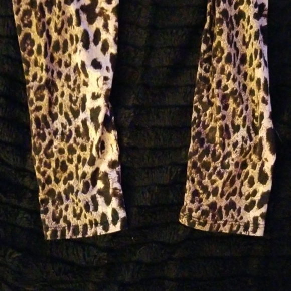 Y2K F21 - MD Leopard Leggings - Picture 3 of 7